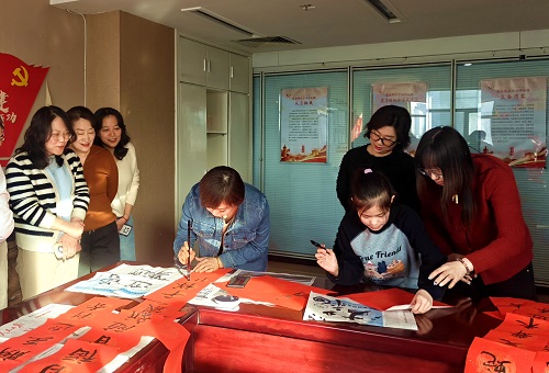 山西省盐业集团举办“辞龙迎蛇&middot;盐业送福”迎新春写对联活动